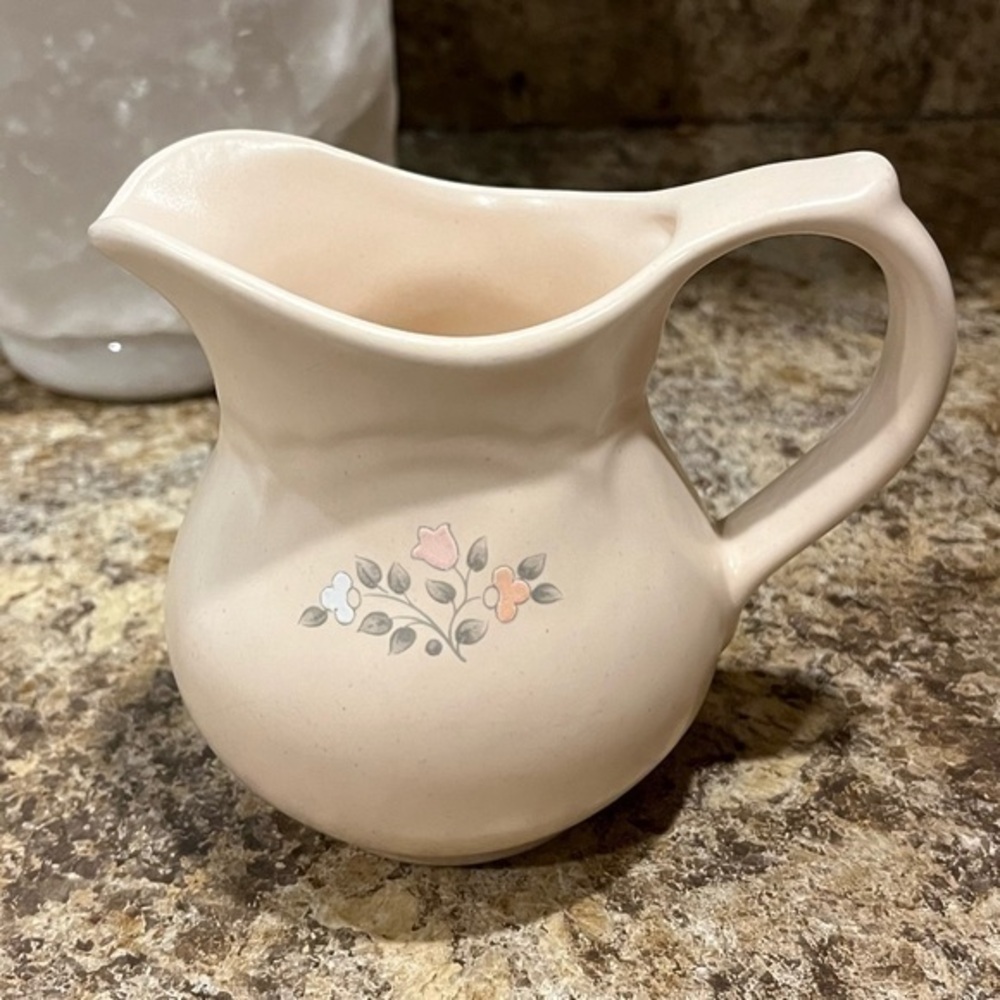 Pfaltzgraff Remembrance 17 oz. Creamer Pitcher Pale Peach with Dainty Flowers